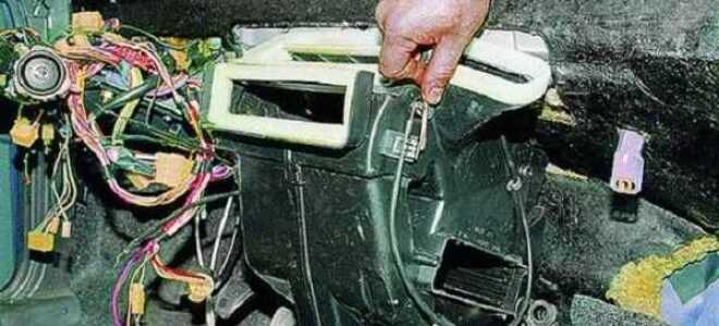 В ВАЗ 2114 печка дует холодным воздухом по бокам и на лобовое стекло: что делать