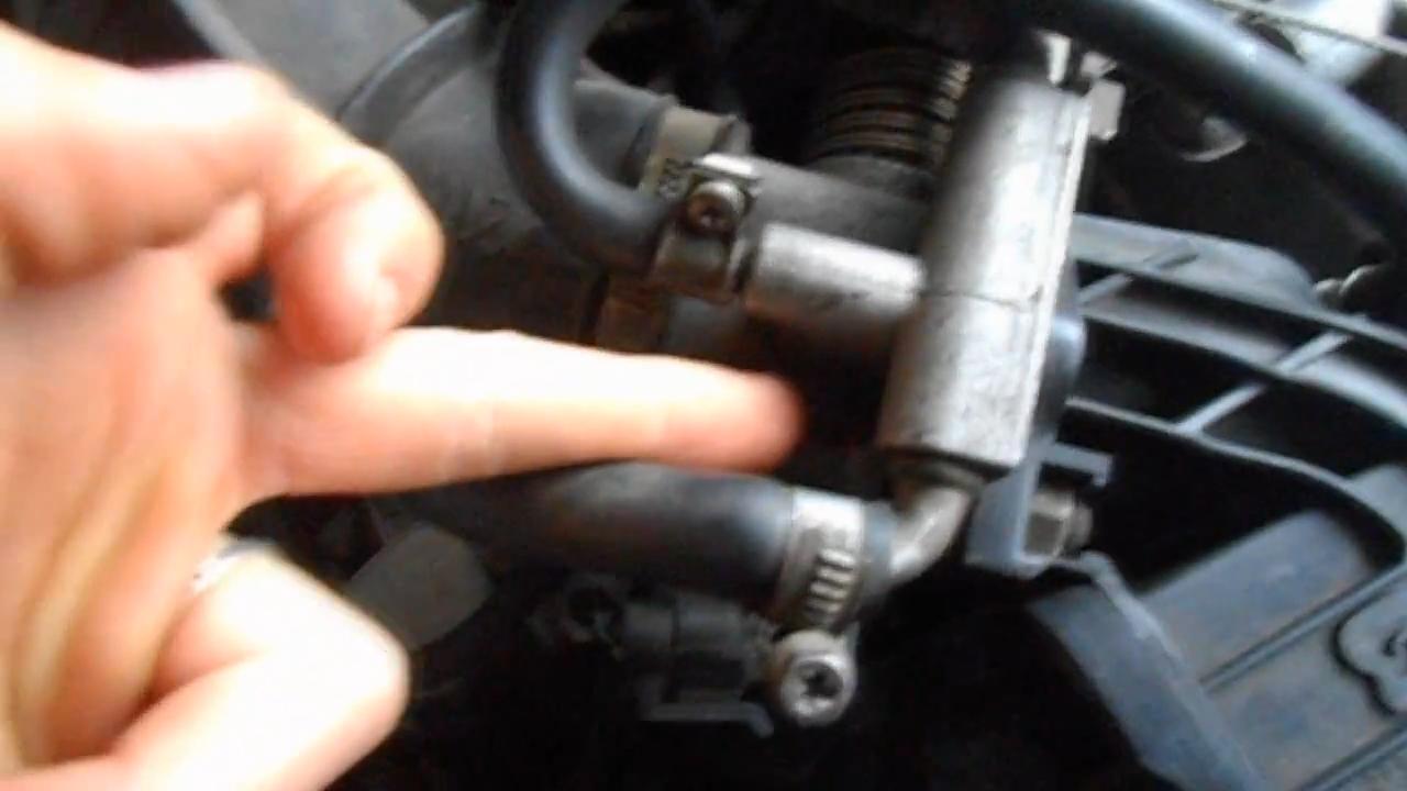 Откручиваем дроссельную заслонку Ваз 2115