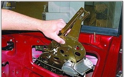 Установка нового стеклоподъемника