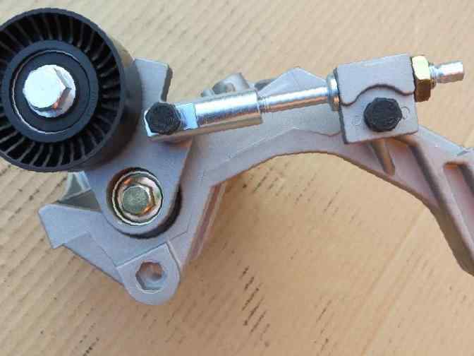 натяжитель ремня генератора калина