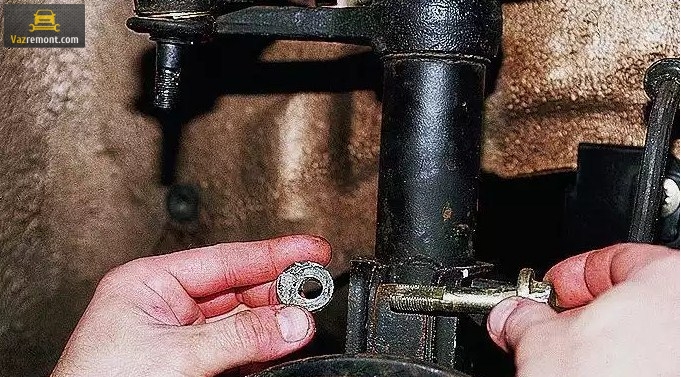 Болт и гайка для регулировки