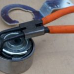 Специальные щипцы для натяжения ремня ГРМ
